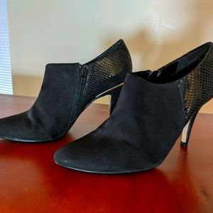 Stylettos, comfortable black boot snake / suede
